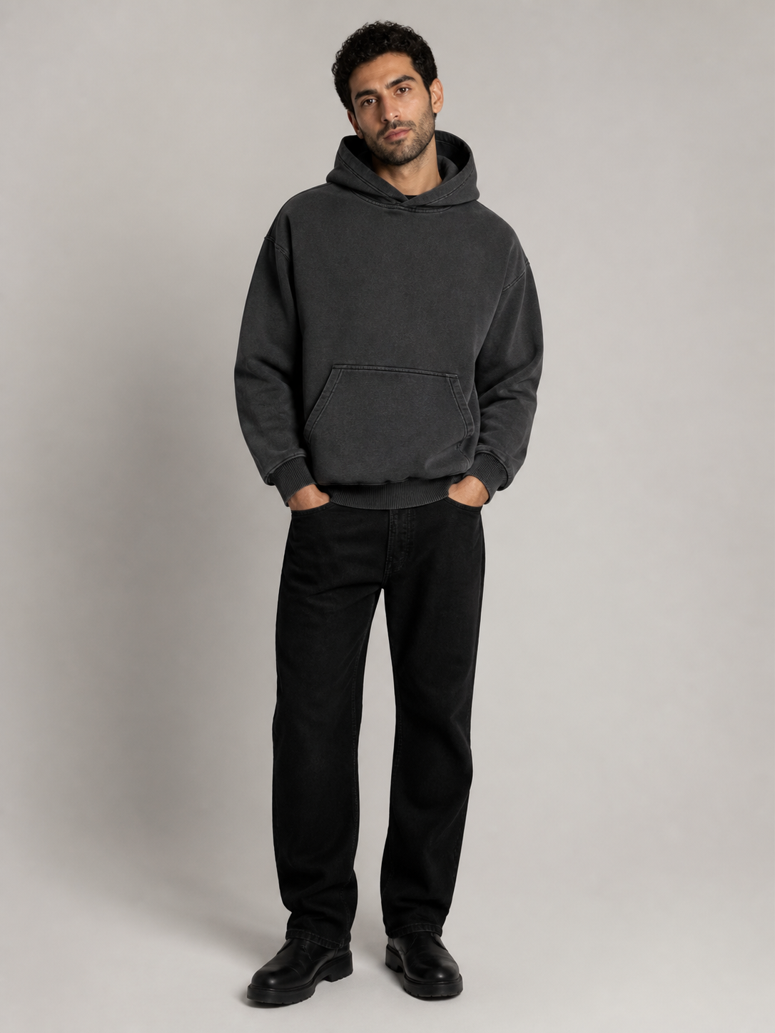 Washed Oversize Hoodie manken üzerinde önden görünüm